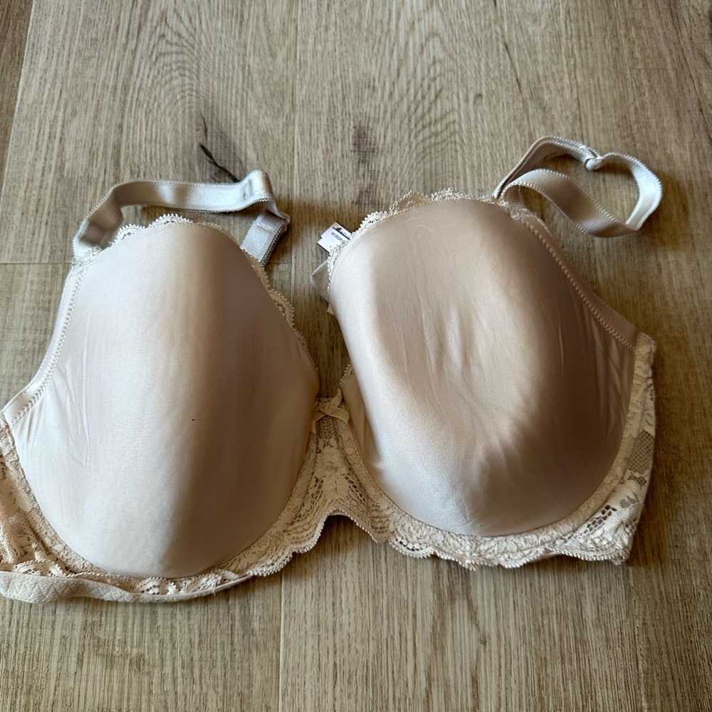 Lace Trimmed Cream Bra